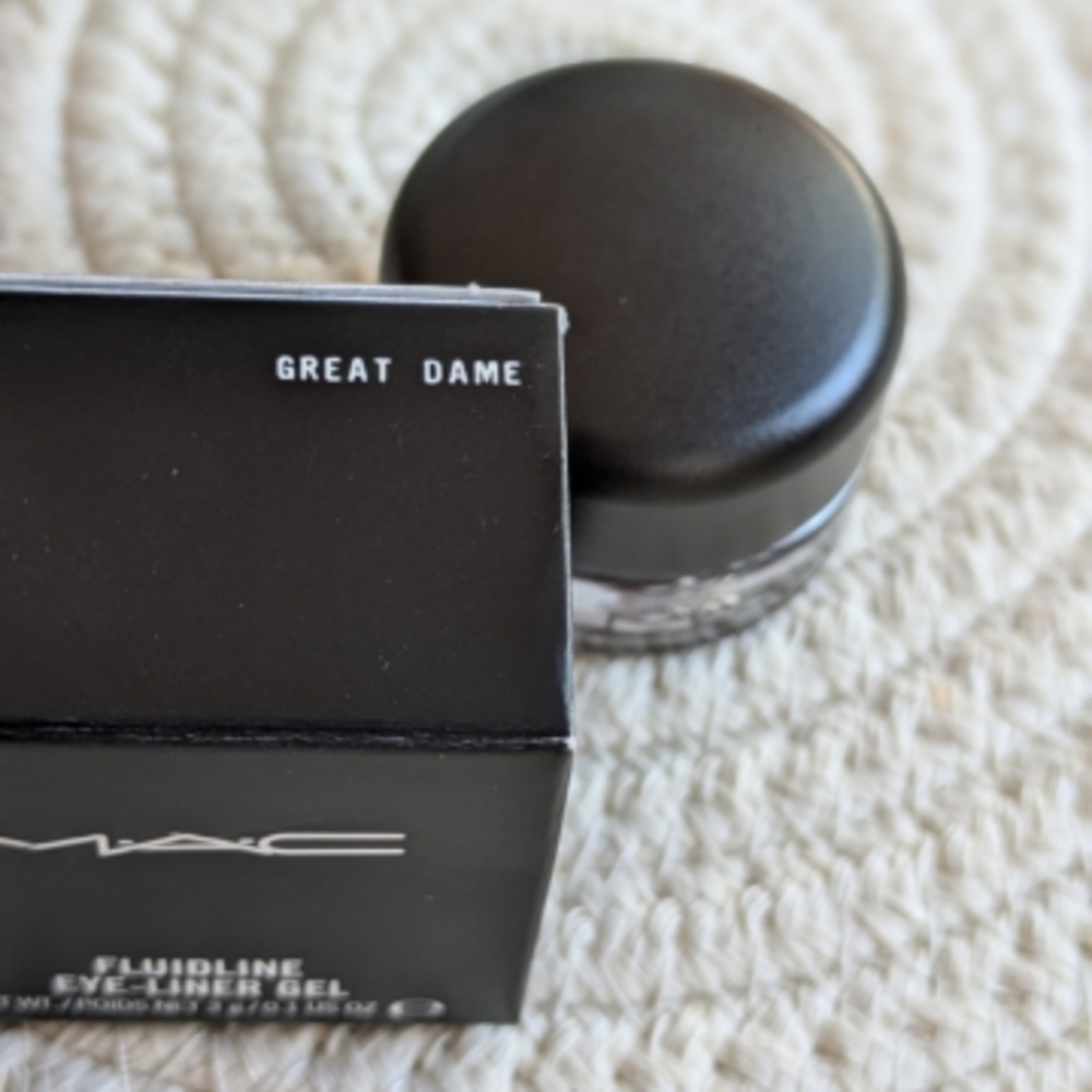 Limited Edition MAC Fluidline Eye-Liner Gel Great Dame-rich plum/burgundy BNIB - Picture 6 of 7